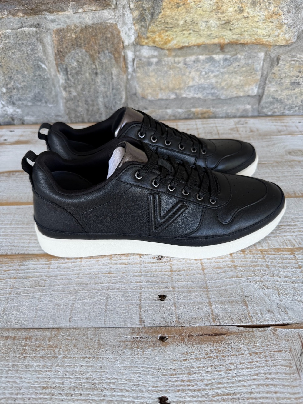 Vionic Elise Women’s Black Low-Top casual comfort Sneakers with White Sole-NWT - Picture 3 of 8